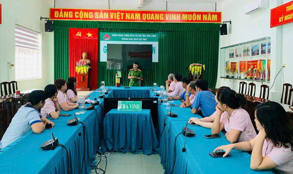 Phòng giao dịch Ngân hàng Chính sách xã hội Trà Vinh phối hợp với phòng Cảnh sát Phòng cháy chữa cháy và cứu nạn cứu hộ thực tập phương án chữa cháy và cứu nạn cứu hộ tại đơn vị