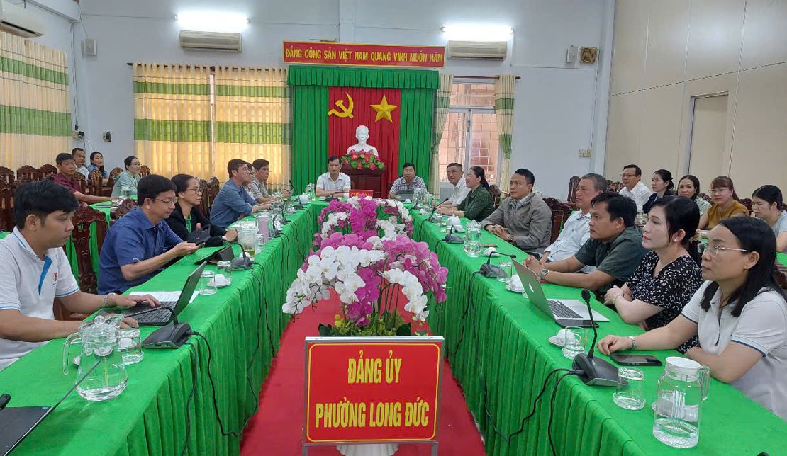 Thường trực Đảng ủy phường Long Đức tổ chức Hội nghị trực tuyến lớp bồi dưỡng, cập nhật kiến thức, kỹ năng công tác xây dựng Đảng năm 2025.