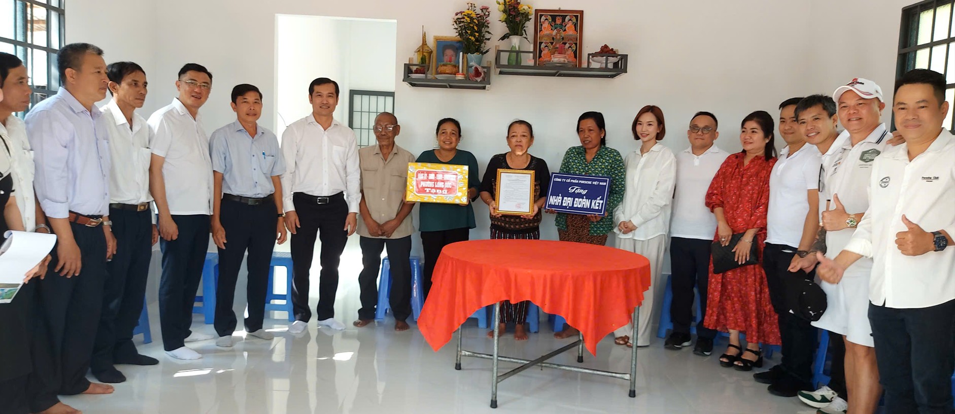 Phường Long Đức tổ chức bàn giao 02 căn nhà đại đoàn kết cho hai hộ dân khó khăn về nhà ở