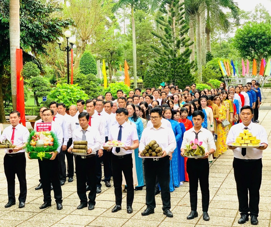 Tổ Chức Lễ Dâng Hương, Dâng Hoa Tưởng Nhớ Chủ Tịch Hồ Chí Minh Và Nhà Bia Liệt Sĩ nhân kỷ Niệm 80 năm Quốc Khánh 2/9.