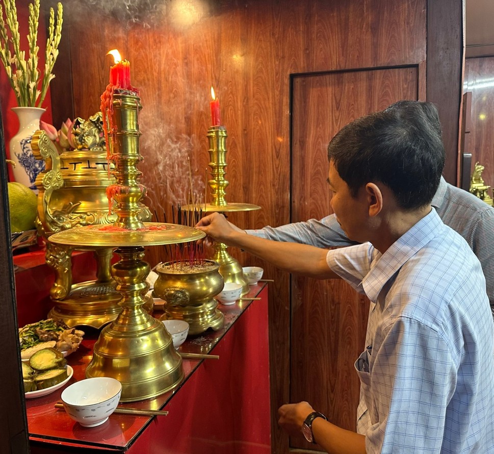 Đảng Ủy – HĐND – UBND Phường Long Đức dâng hương, dâng hoa tưởng nhớ Chủ Tịch Hồ Chí Minh